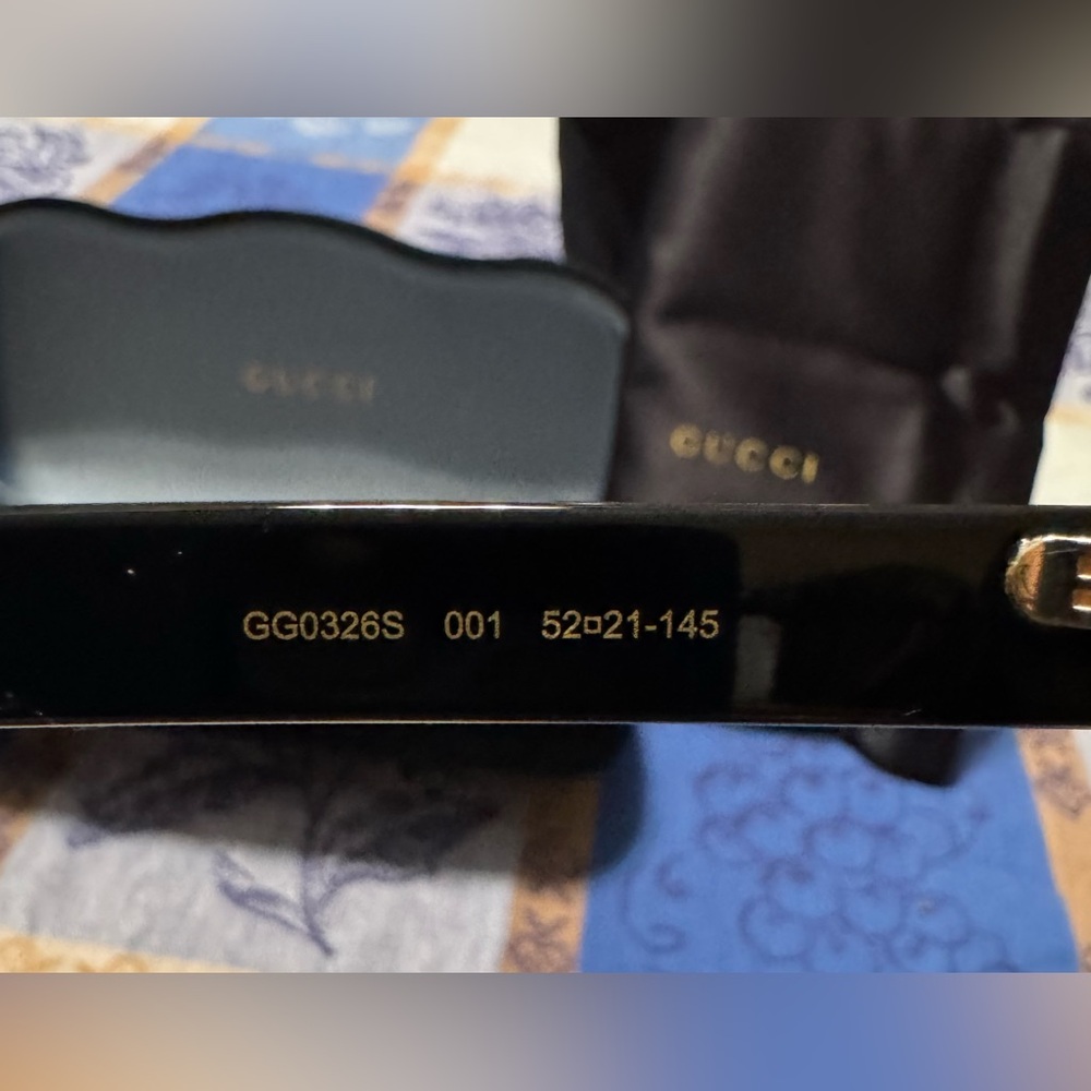GUCCI Black Rectangular Frame Sunglasses with COA - Picture 5 of 7